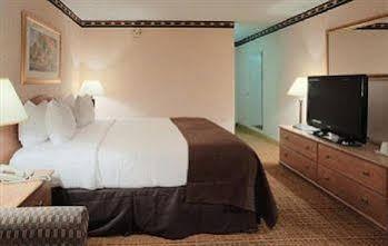 Hotel Ramada By Wyndham Boise
