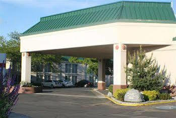 Ramada By Wyndham Hotel Boise