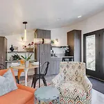 Stylish And Modern Boise Studio With Foothills Views!