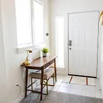 Luxury Cottage-Family Friendly -Backyard -Garage-