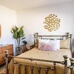 Luxury Cottage-Family Friendly -Backyard -Garage-