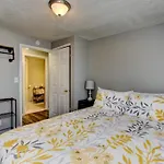 Red Bench Cottage Ideal Location Near Parks, Trails, Skiing, Hiking, Biking, Shopping Extended Stays Welcome