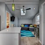 The Lilly Pad Brand New In Hyde Park! Pet Friendly, Fully Fenced Yard, Walking Distance To Hyde Park Shops, And Dining And Camel\'S Back Park