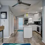 The Lilly Pad Brand New In Hyde Park! Pet Friendly, Fully Fenced Yard, Walking Distance To Hyde Park Shops, And Dining And Camel\'S Back Park