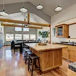Twin Pines Cabin In Wilderness Ranch On Hwy 21, Amazing Views, 20 Ft Ceilings, Fully Fenced Yard, Pet Friendly, , Go Paddle Boarding At Lucky Peak, Or Snowshoeing In Idaho City And Take In The Hot Springs, Sleeps 10!