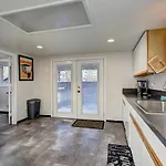 Little Blue Bungalow On Boise\'S Bench, Pet Friendly, Fully Fenced Yard With Doggie Door! 2 Miles From Bsu, 5 Minutes From Downtown Boise, Desk And Workstation For Remote Workers, 2 Tv\'S Large Walk-In Closet, Good For Mid-Term Stays