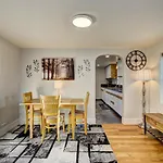 Little Blue Bungalow On Boise\'S Bench, Pet Friendly, Fully Fenced Yard With Doggie Door! 2 Miles From Bsu, 5 Minutes From Downtown Boise, Desk And Workstation For Remote Workers, 2 Tv\'S Large Walk-In Closet, Good For Mid-Term Stays