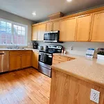 The Getaway Se Boise Condo Across The Street From Greenbelt, Bown Crossing And Boise River 3Bd 3Bath, 4 Beds! Lovely, Homey, Dining Table Seats 6