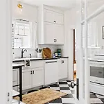 Downtown Bungalow With Geothermal Hot Spring