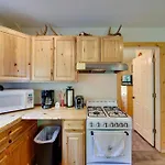 Cozy Countryside Cabin In Robie Creek Park!