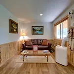 Cozy Countryside Cabin In Robie Creek Park!