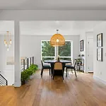 Lux North End Home: Heated Pool/Fire Pit/Theatre