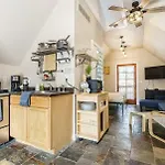 #Stayinmydistrict Hyde Park Newly Remodeled Loft