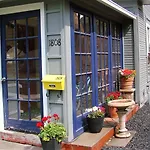 #Stayinmydistrict Hyde Park Bungalow