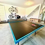 The Greenbelt Getaway - Views, Pets, Bikes, Games, Fun