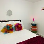 Phoebe\'S Place - A Friends\' Inspired Escape