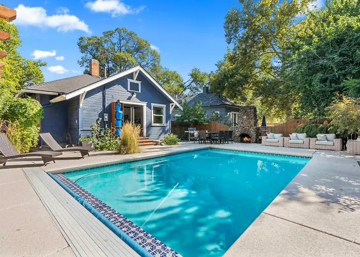 The Gatsby: Heated Pool & Spa In North End Boise