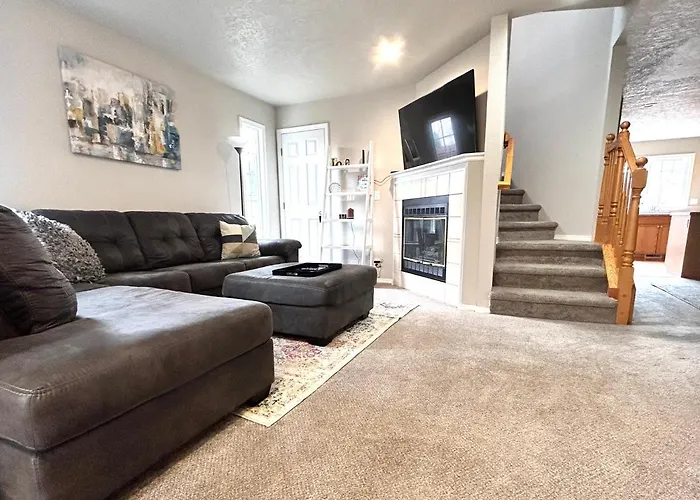 The Getaway Se Boise Condo Across The Street From Greenbelt, Bown Crossing And Boise River 3Bd 3Bath, 4 Beds! Lovely, Homey, Dining Table Seats 6