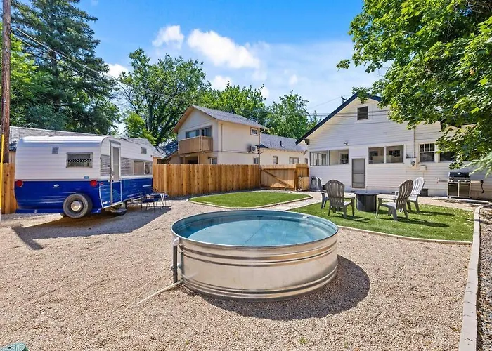 Downtown Bungalow With Geothermal Hot Spring