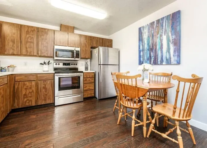 #Stayinmydistrict Cozy Central Boise Townhouse