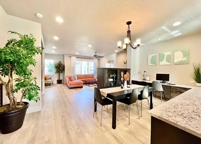 Riverside Retreat-Luxury Living
