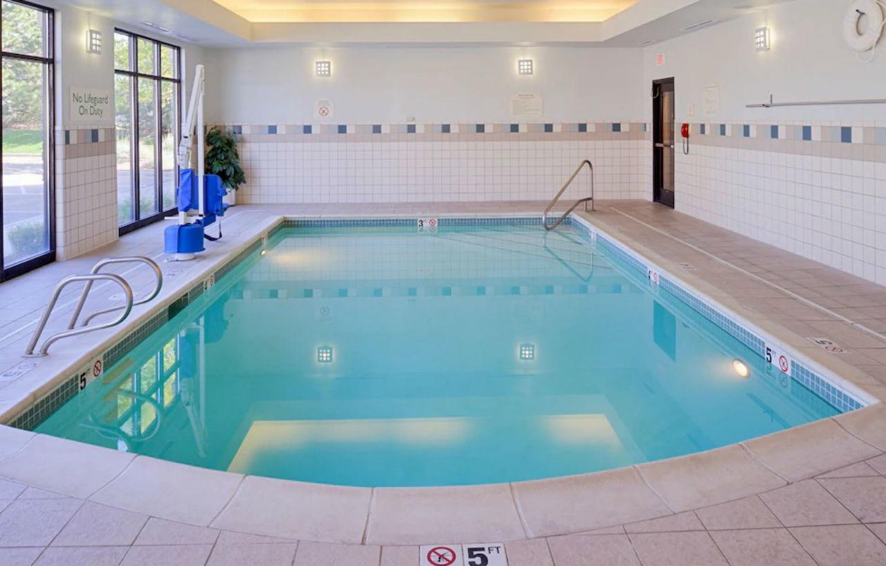 Courtyard By Marriott West/meridian