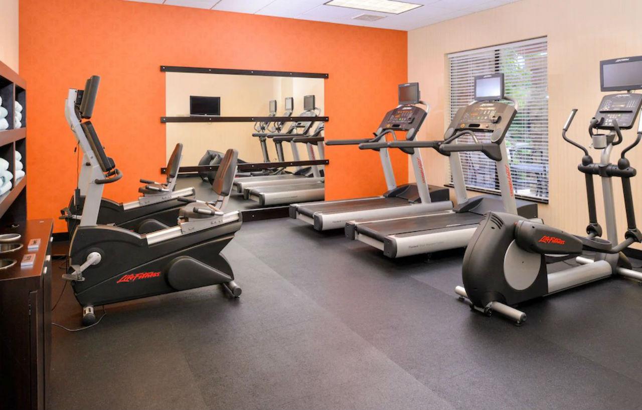 Courtyard By Marriott West/meridian Hotel