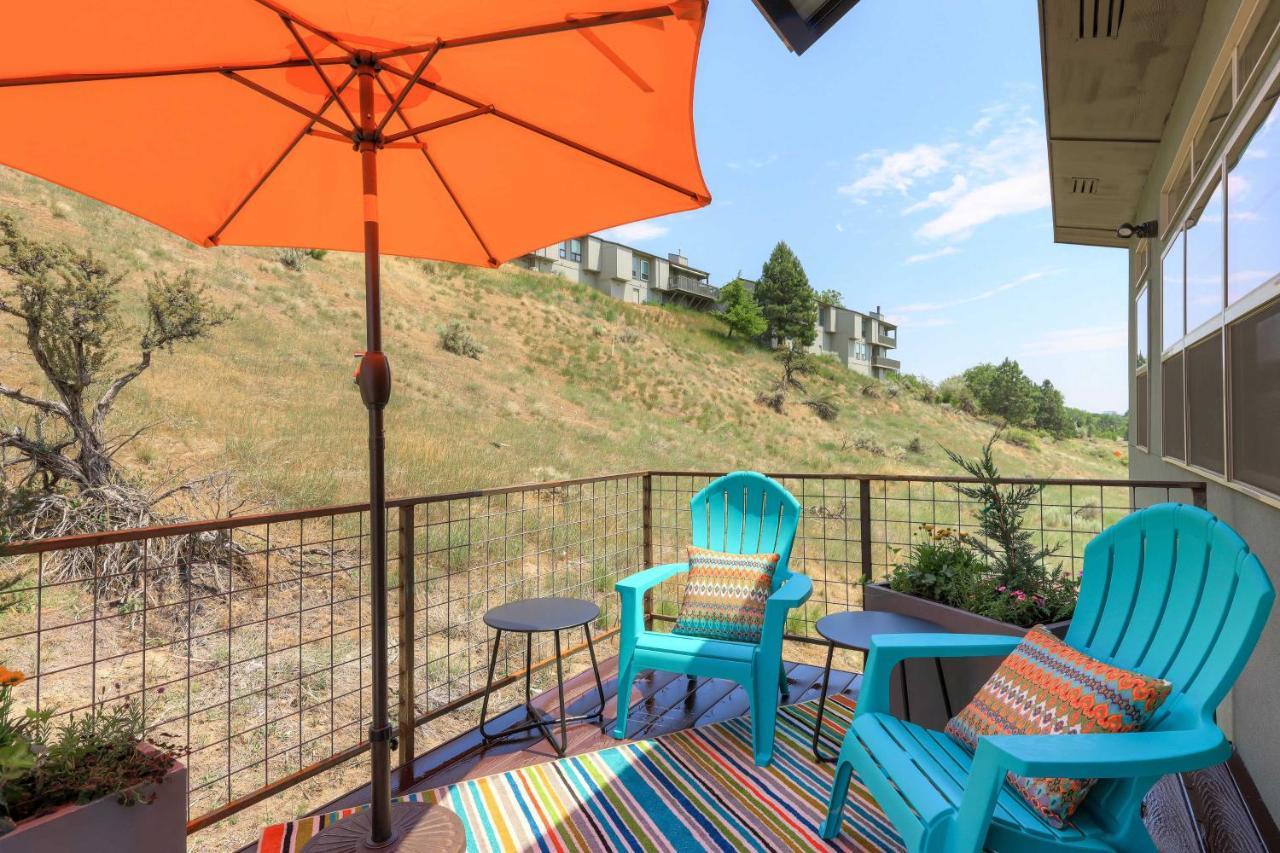 Stylish And Modern With Foothills Views! Apartment *