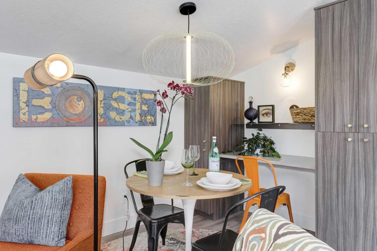 Stylish And Modern With Foothills Views! Apartment *