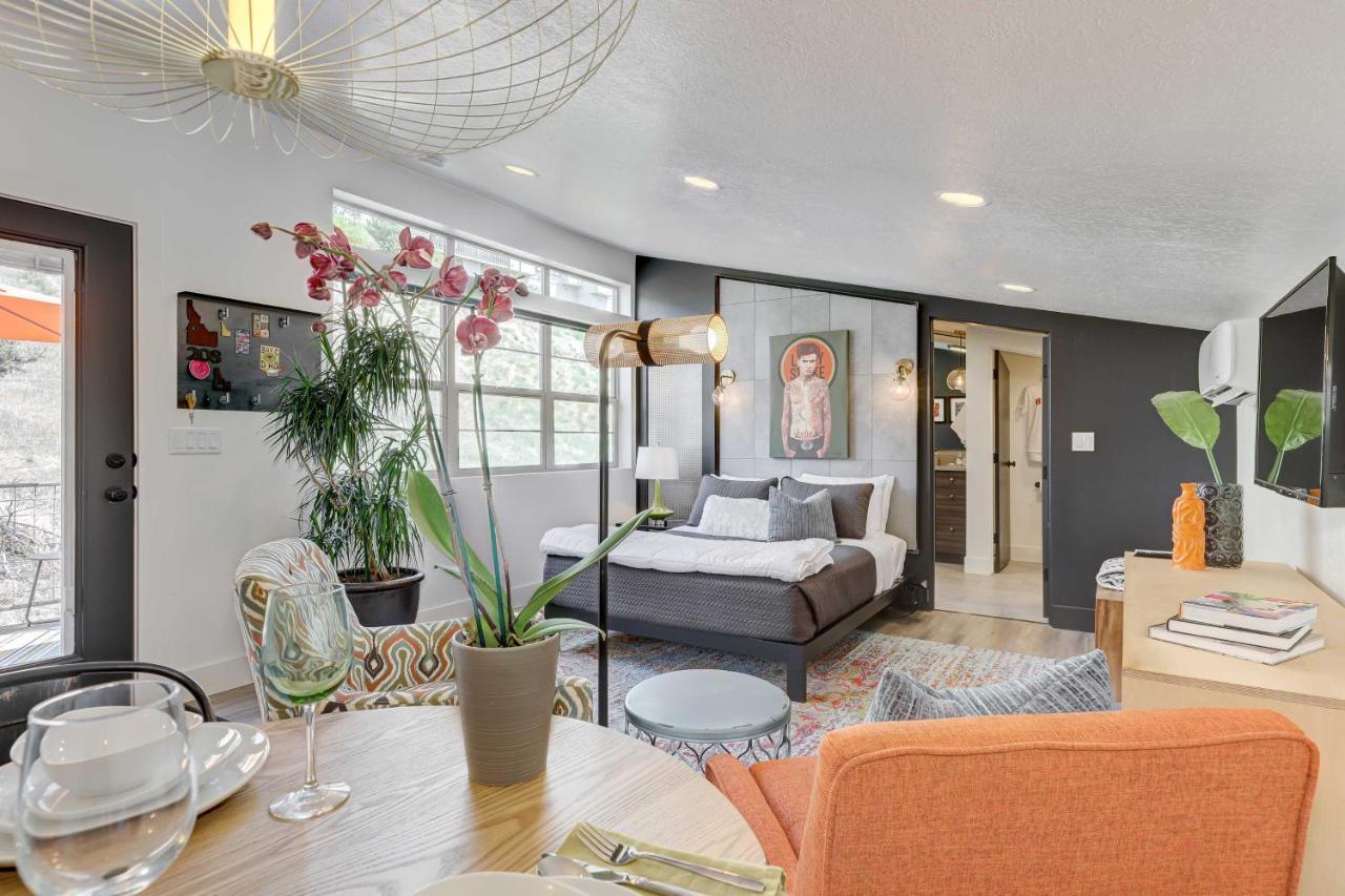Stylish And Modern With Foothills Views! *