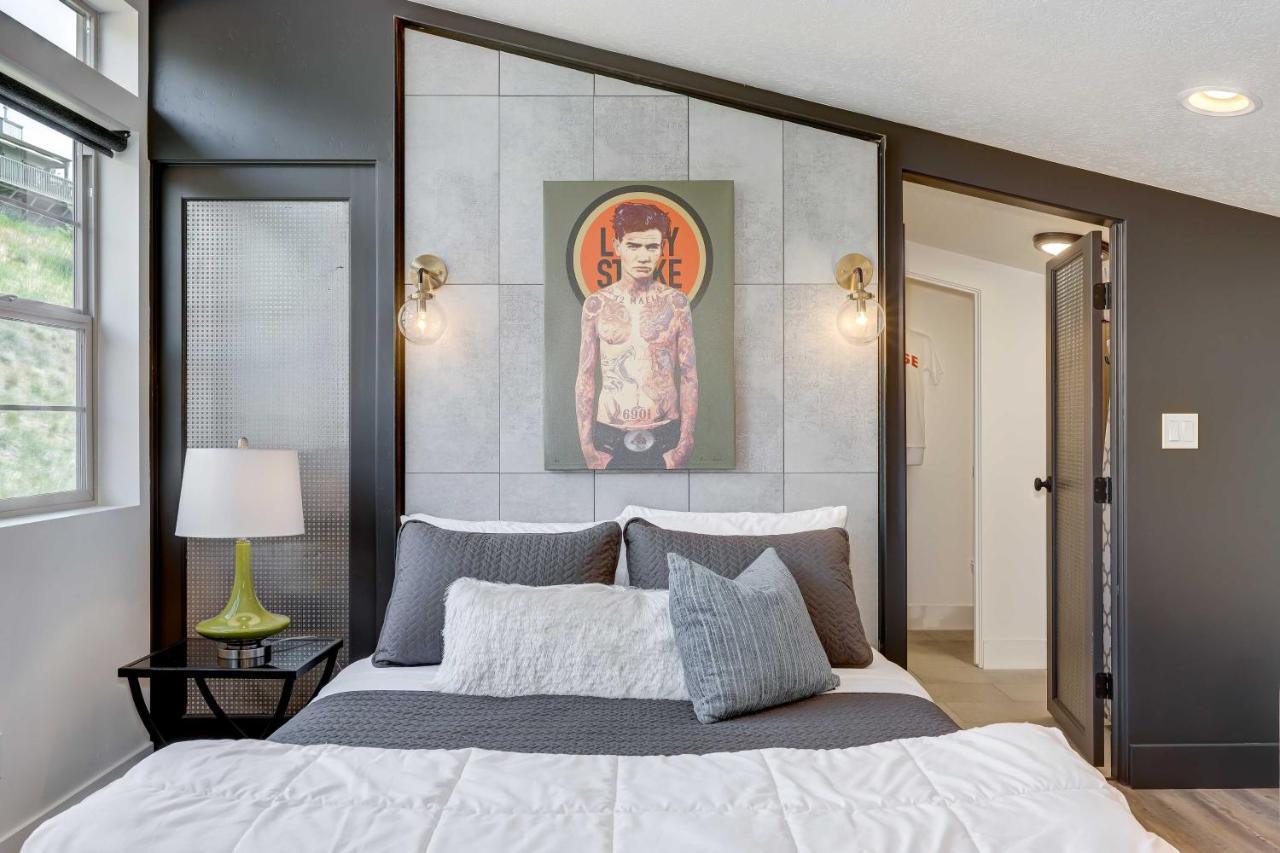 Stylish And Modern With Foothills Views! Apartment Boise