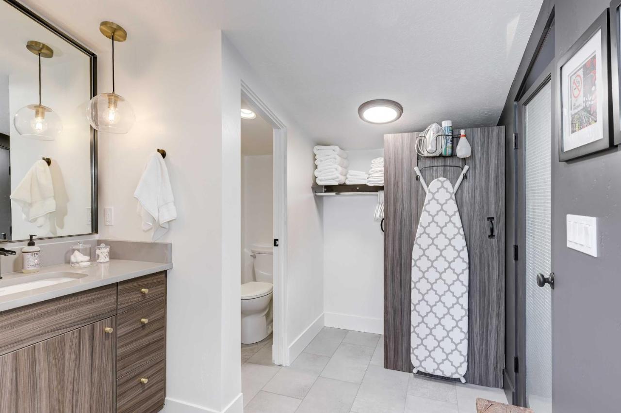 Stylish And Modern With Foothills Views! Boise