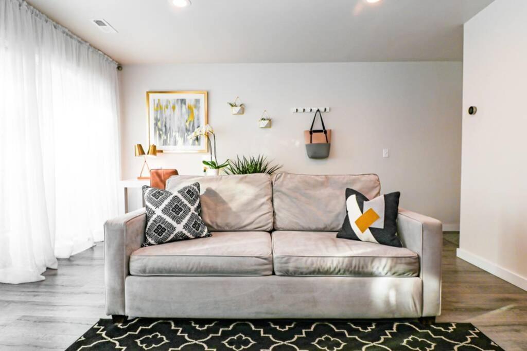 24! Prized Location. Modern! Bright! Enjoy! Boise