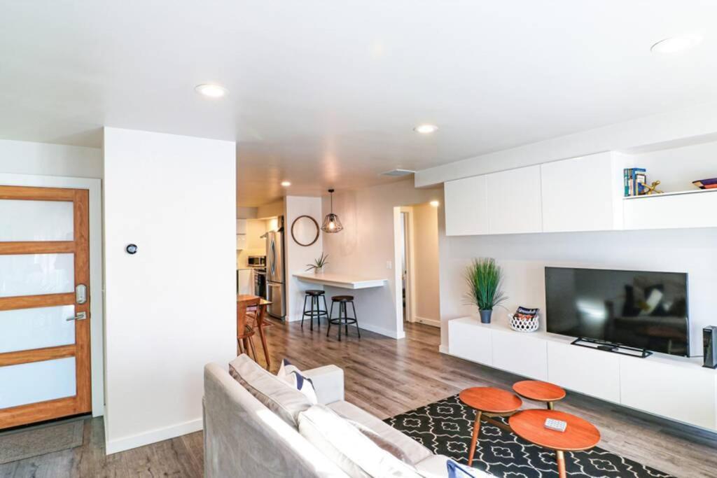 24! Prized Location. Modern! Bright! Enjoy!