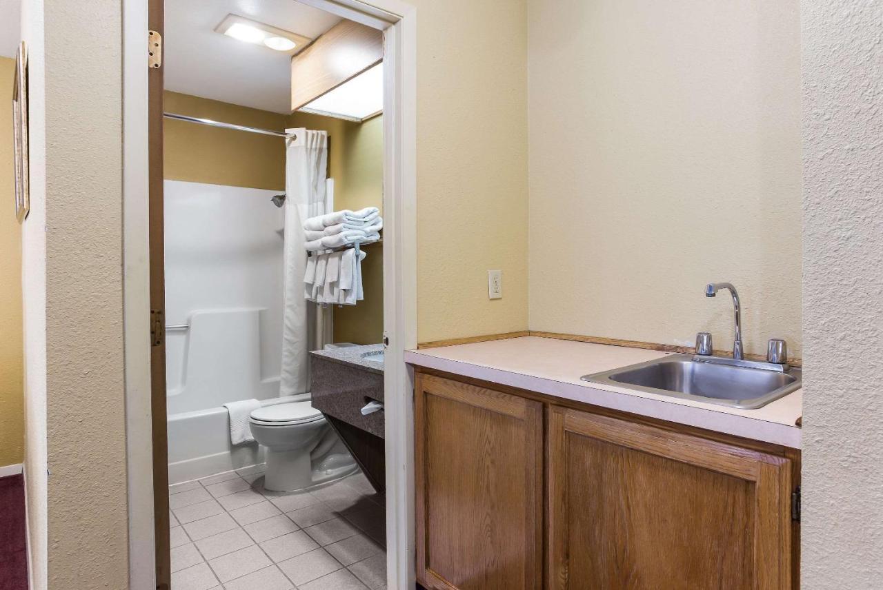 Quality Airport Inn