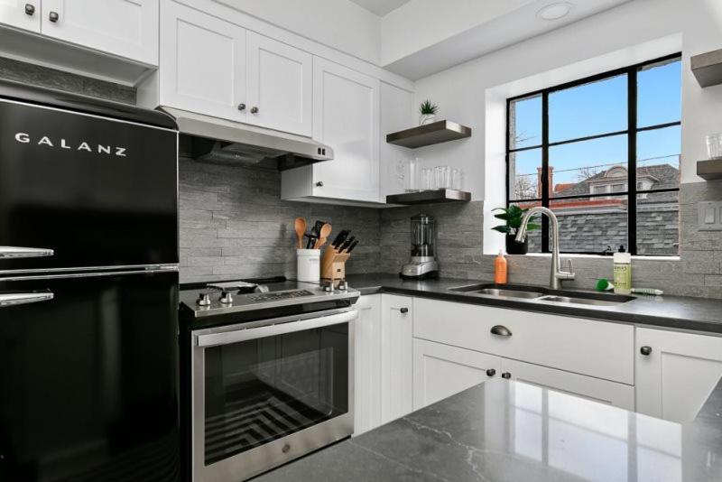 Luxury Art Deco In Downtown Apartment