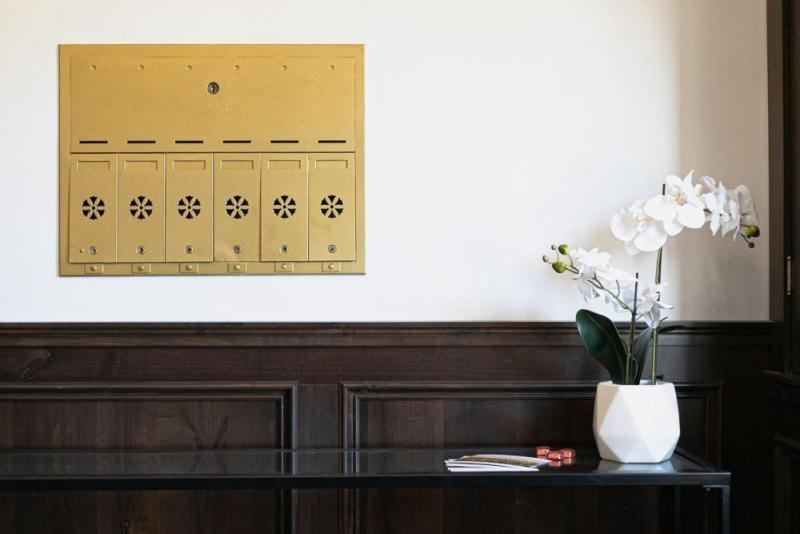 Luxury Art Deco In Downtown Apartment