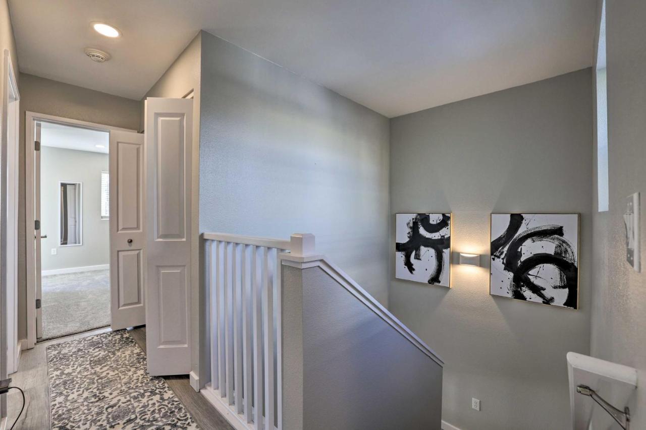 Chic Abode Walk To Bars And Restaurants! *