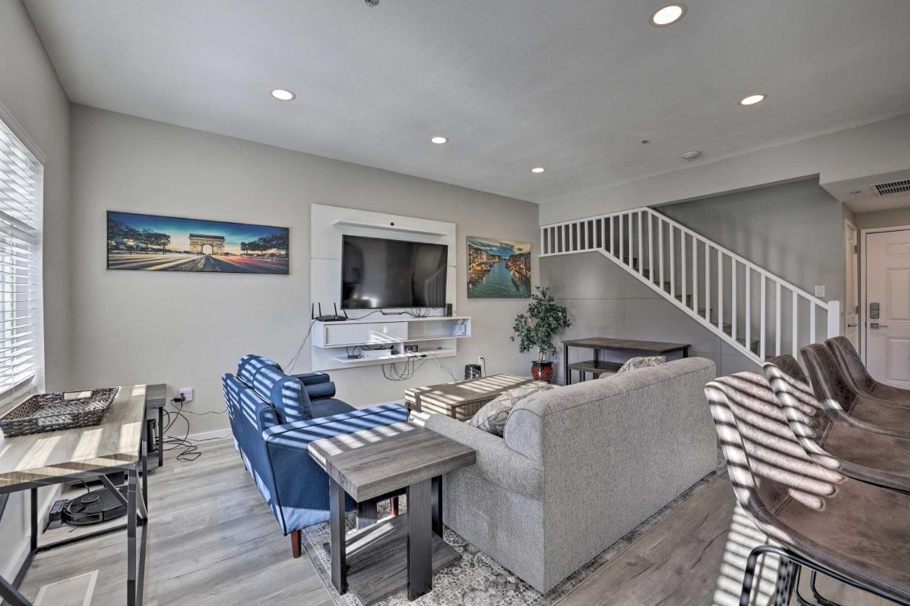 Chic Abode Walk To Bars And Restaurants! Apartment