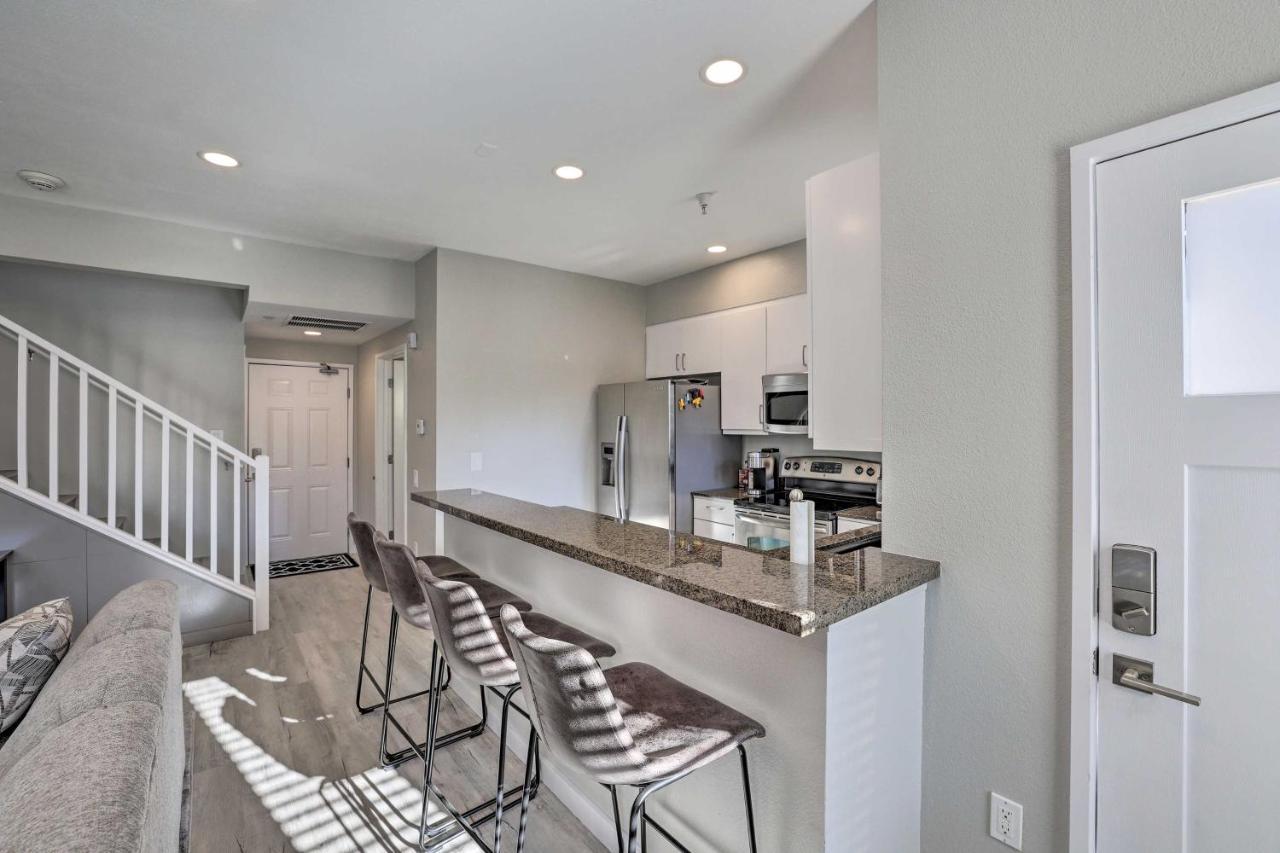 Chic Abode Walk To Bars And Restaurants! *