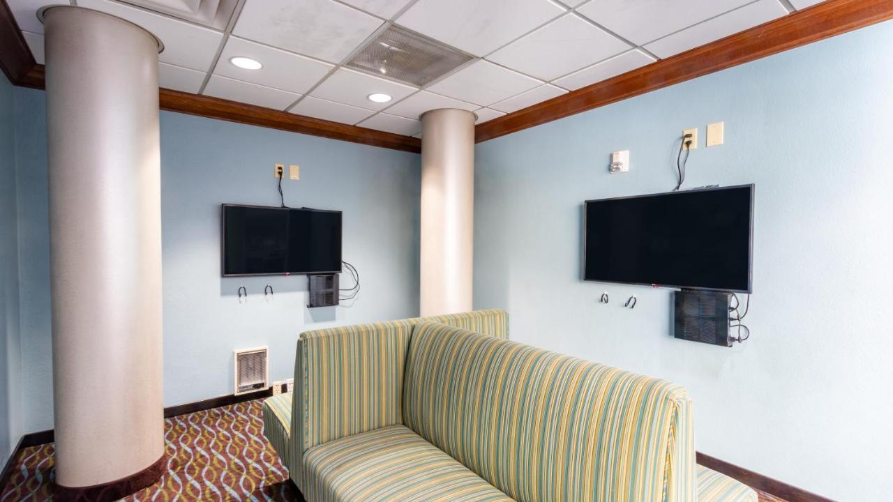 Express Downtown By Ihg Hotel 3*