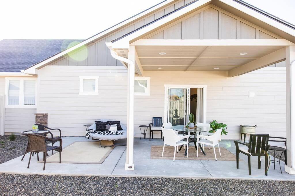 Luxury Cottage-Family Friendly -Backyard -Garage- Holiday home Boise
