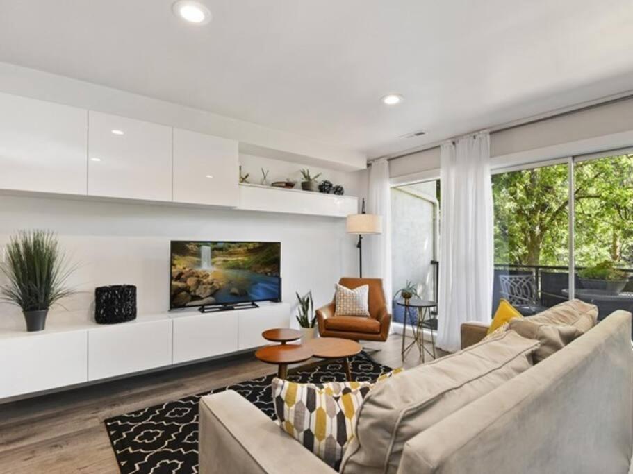 24! Prized Location. Modern! Bright! Enjoy! *