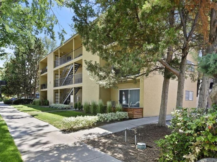 24! Prized Location. Modern! Bright! Enjoy! * Boise