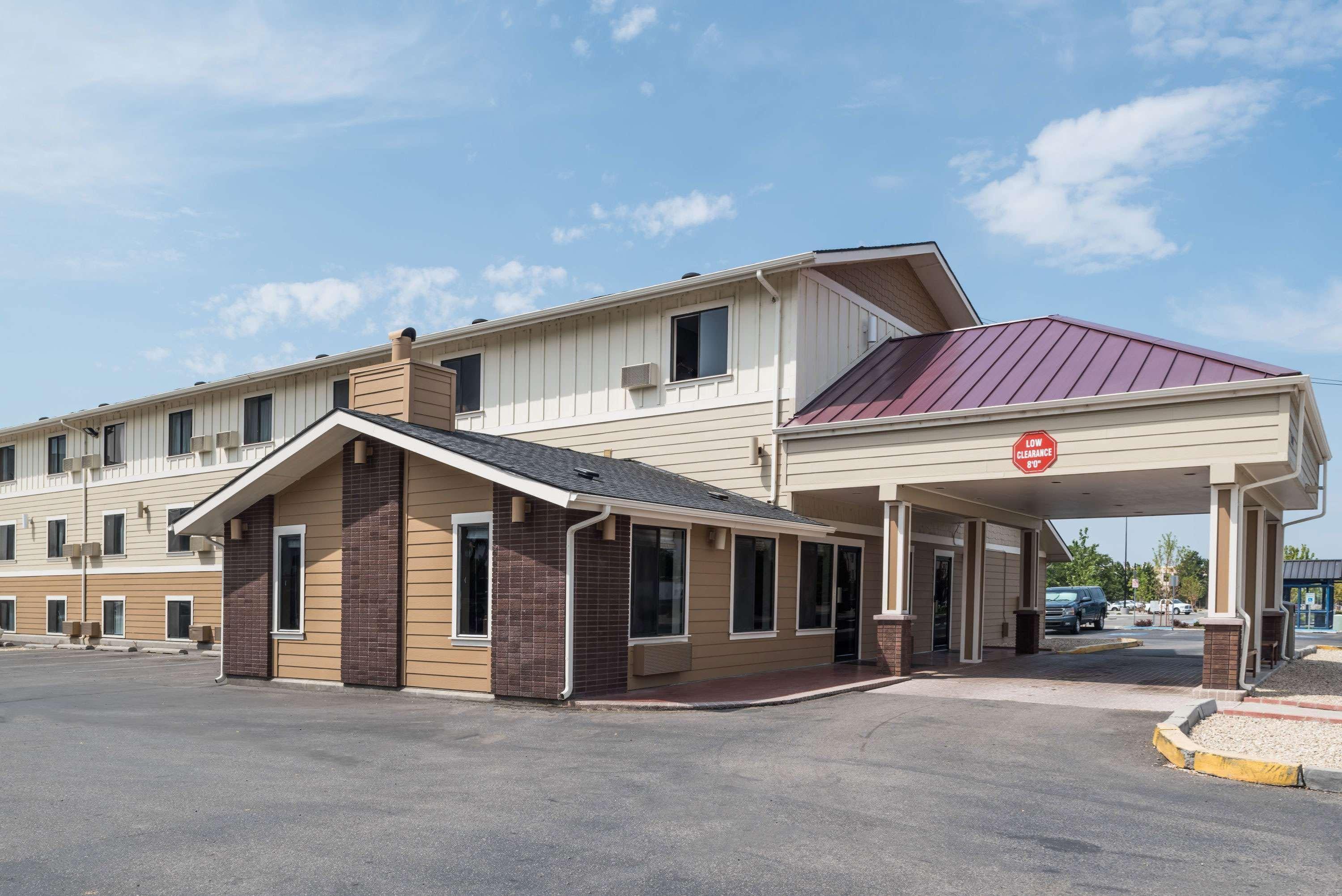 Super 8 By Wyndham Hotel