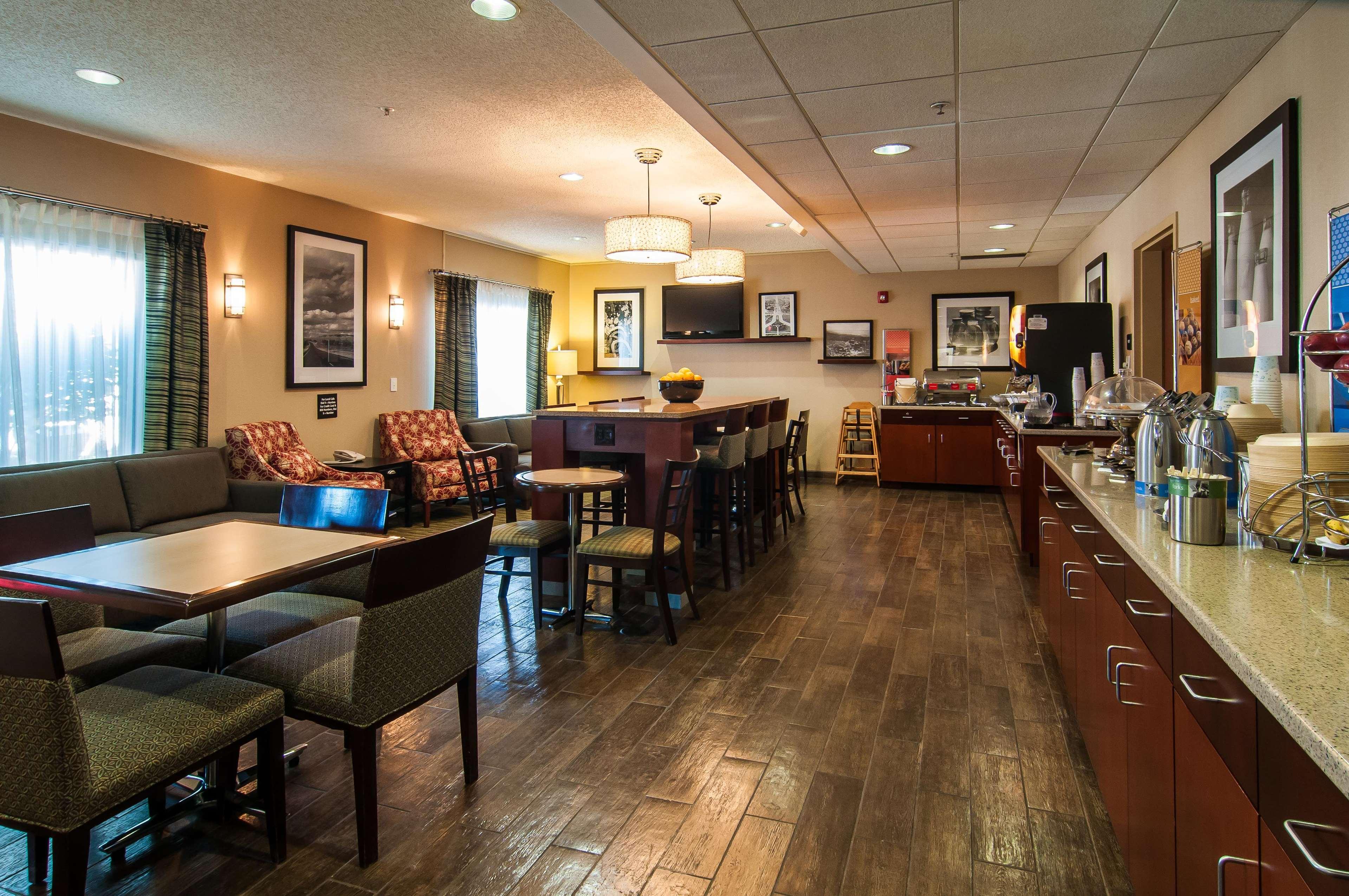 Hampton - Airport Hotel 3*