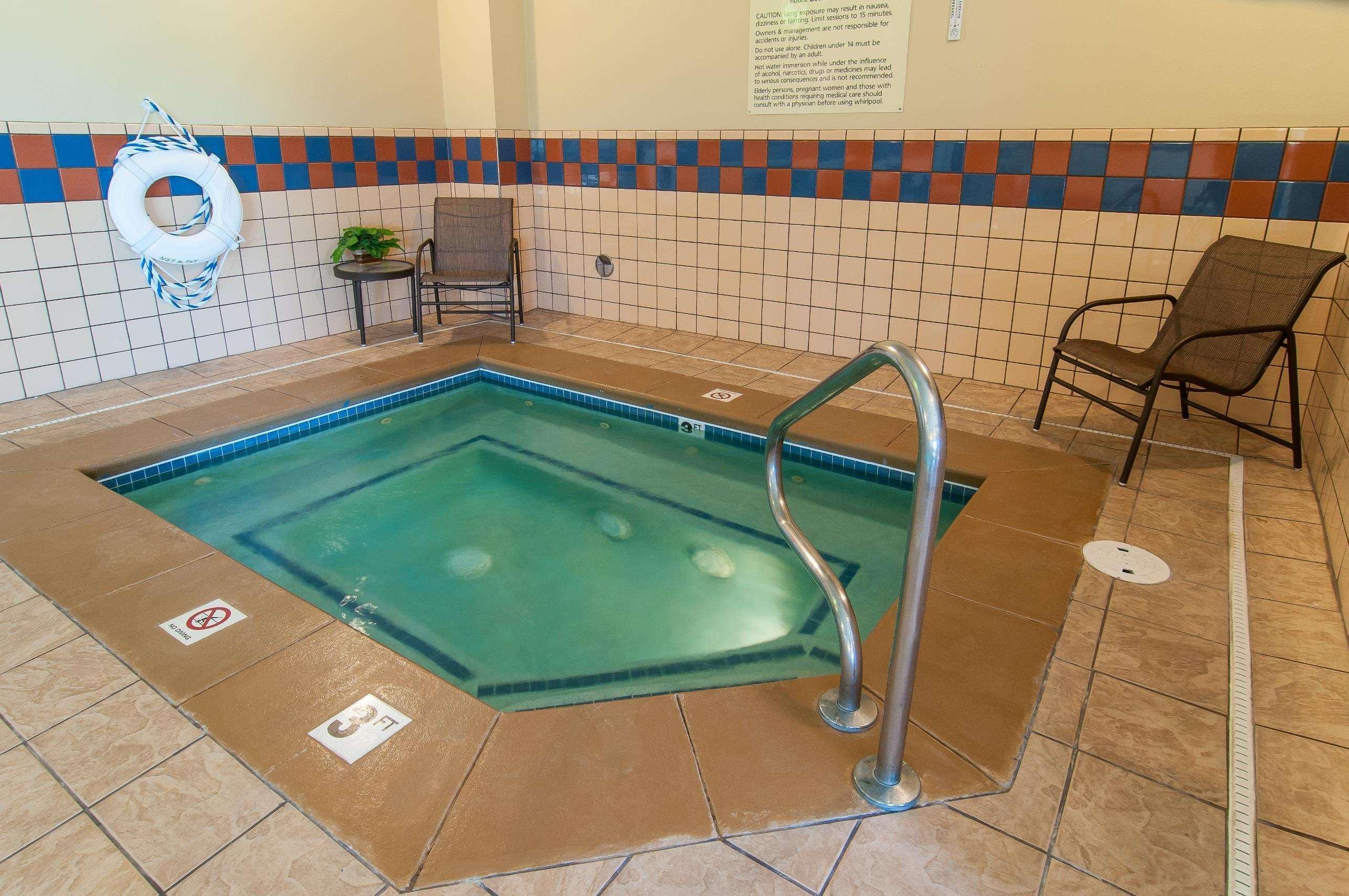 Hotel Hampton - Airport 3*
