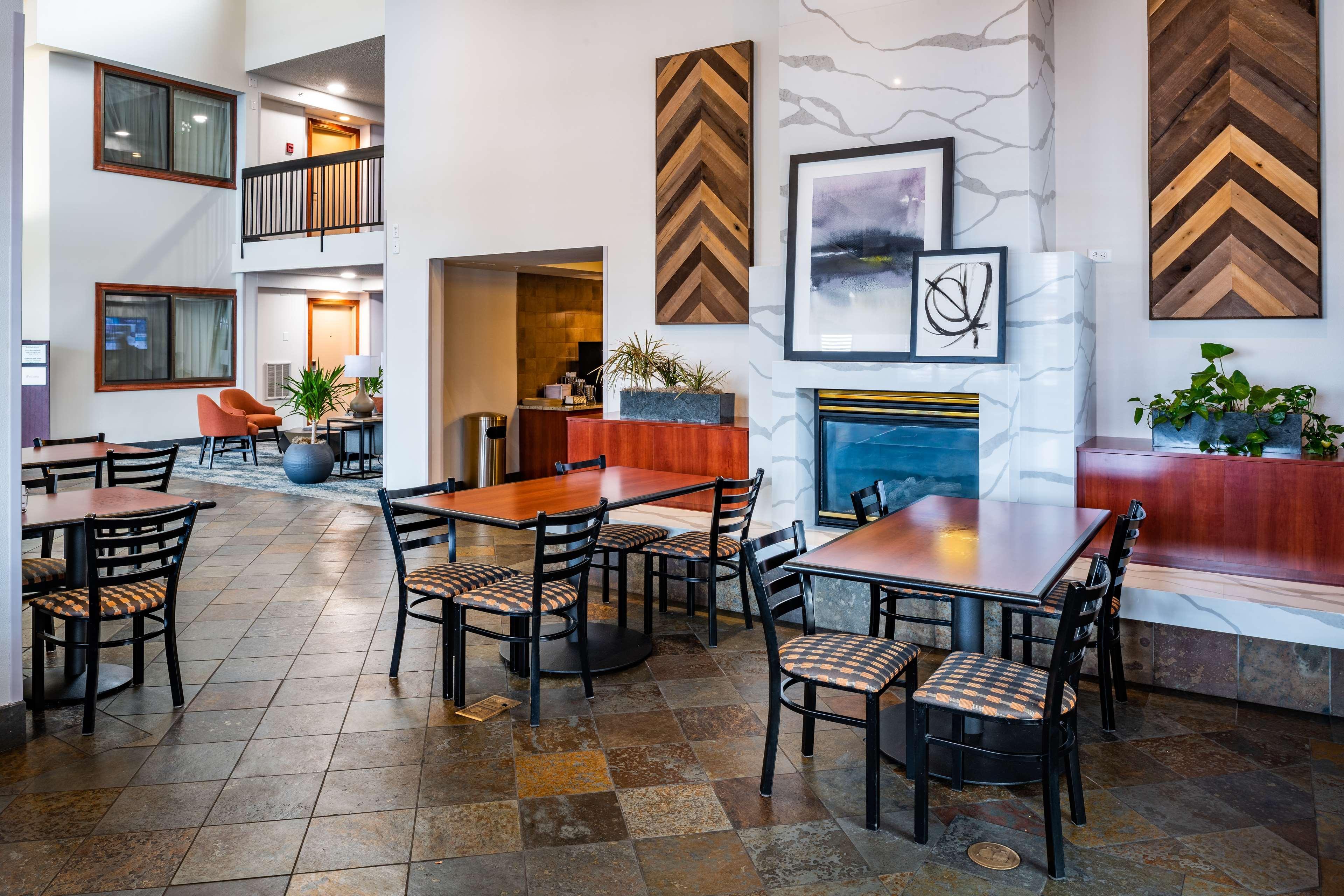 Hotel Western Vista At The Airport 3*