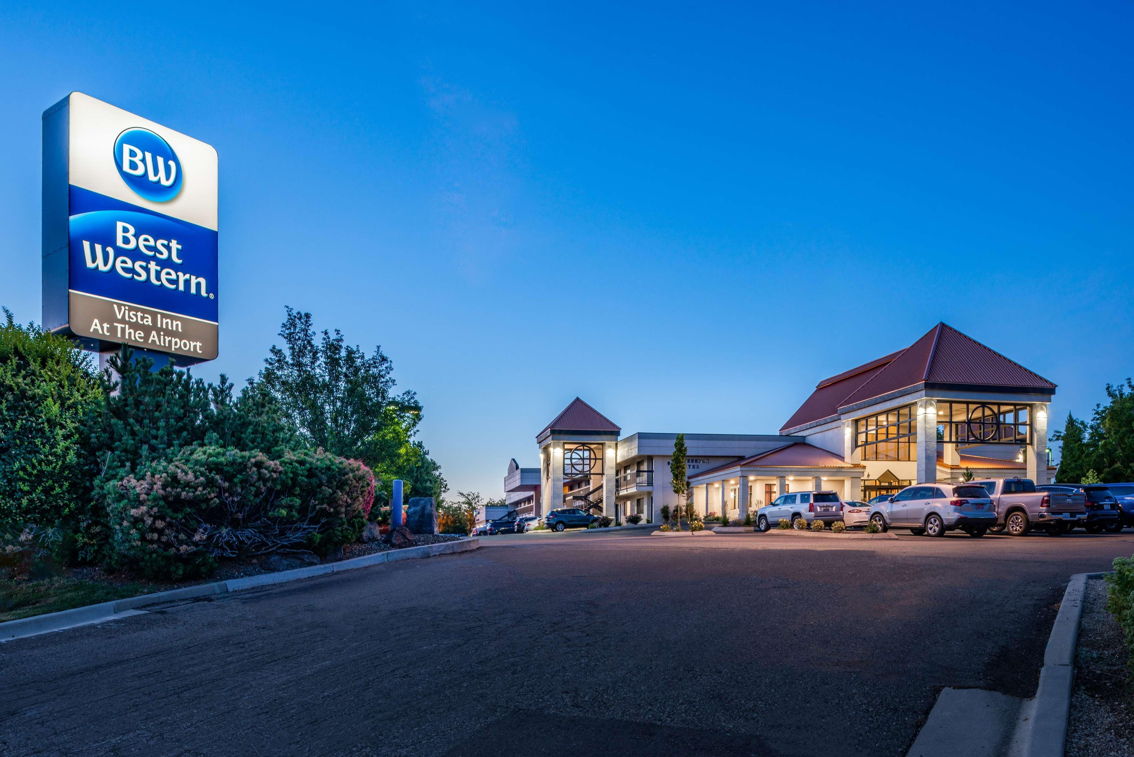 Hotel Western Vista At The Airport 3*
