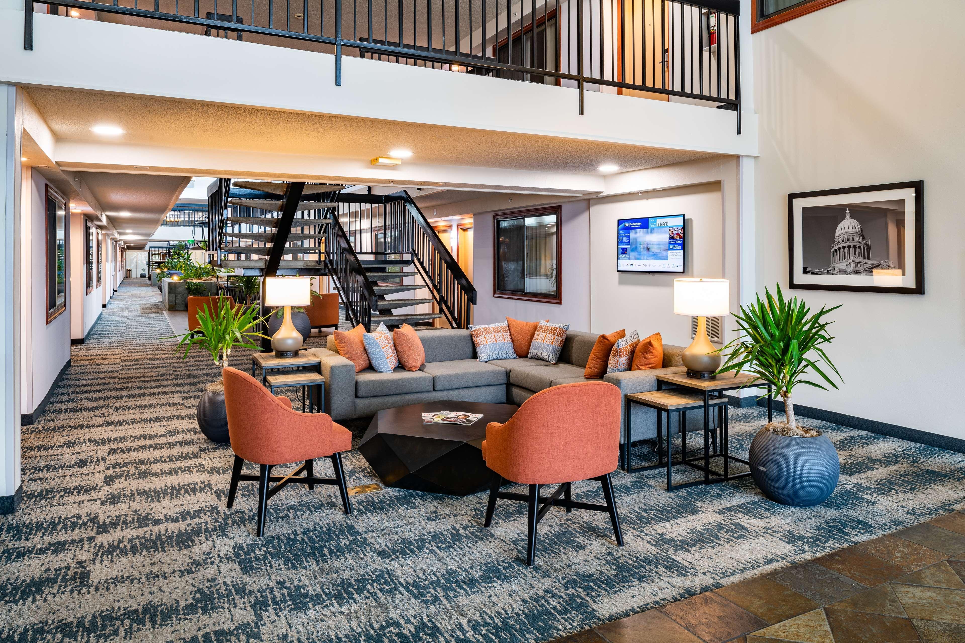 Hotel Western Vista At The Airport 3*